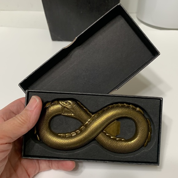 The WALKING DEAD Snake Bottle opener - Picture 8 of 11